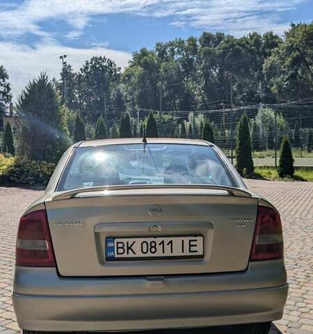 Серый Опель Астра, объемом двигателя 1.4 л и пробегом 498 тыс. км за 3000 $, фото 2 на Automoto.ua