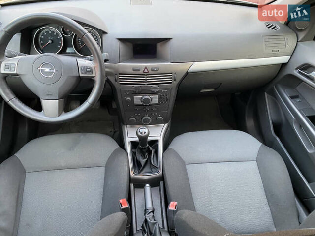 Серый Опель Астра, объемом двигателя 1.6 л и пробегом 256 тыс. км за 4350 $, фото 13 на Automoto.ua