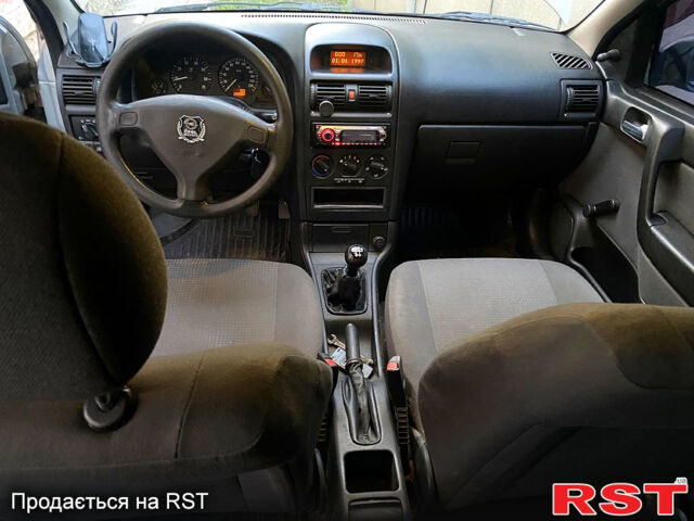 Серый Опель Астра, объемом двигателя 1.4 л и пробегом 200 тыс. км за 3500 $, фото 6 на Automoto.ua