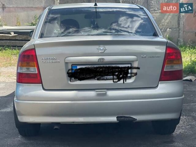 Серый Опель Астра, объемом двигателя 1.4 л и пробегом 172 тыс. км за 3500 $, фото 2 на Automoto.ua
