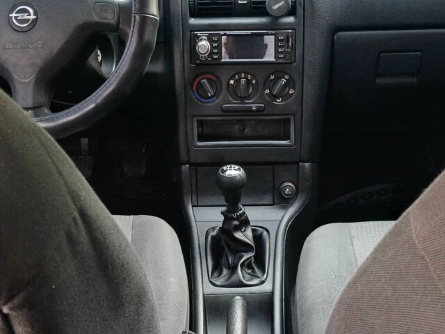 Серый Опель Астра, объемом двигателя 1.4 л и пробегом 260 тыс. км за 3590 $, фото 11 на Automoto.ua