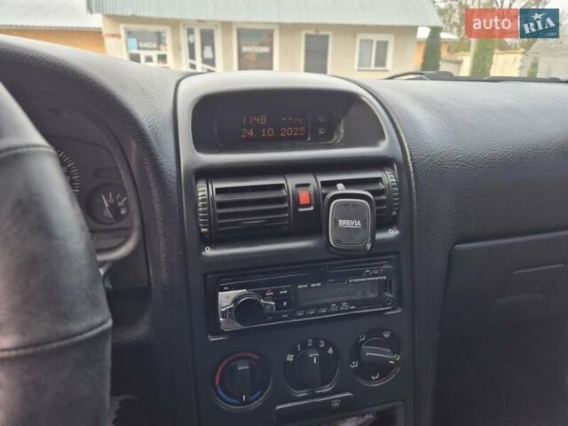 Серый Опель Астра, объемом двигателя 1.4 л и пробегом 361 тыс. км за 3800 $, фото 9 на Automoto.ua