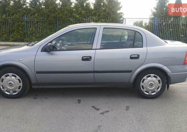 Серый Опель Астра, объемом двигателя 1.39 л и пробегом 145 тыс. км за 3900 $, фото 7 на Automoto.ua