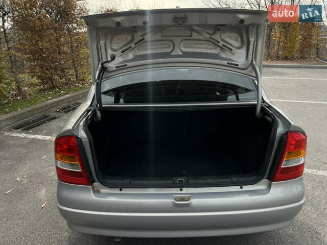 Серый Опель Астра, объемом двигателя 1.36 л и пробегом 77 тыс. км за 3999 $, фото 40 на Automoto.ua