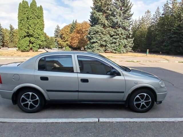 Серый Опель Астра, объемом двигателя 1.4 л и пробегом 260 тыс. км за 3590 $, фото 3 на Automoto.ua