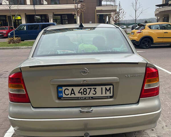 Серый Опель Астра, объемом двигателя 1.4 л и пробегом 213 тыс. км за 3600 $, фото 1 на Automoto.ua