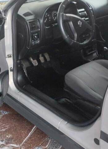 Серый Опель Астра, объемом двигателя 1.36 л и пробегом 362 тыс. км за 3900 $, фото 5 на Automoto.ua