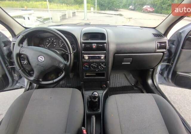 Серый Опель Астра, объемом двигателя 1.39 л и пробегом 145 тыс. км за 3900 $, фото 4 на Automoto.ua