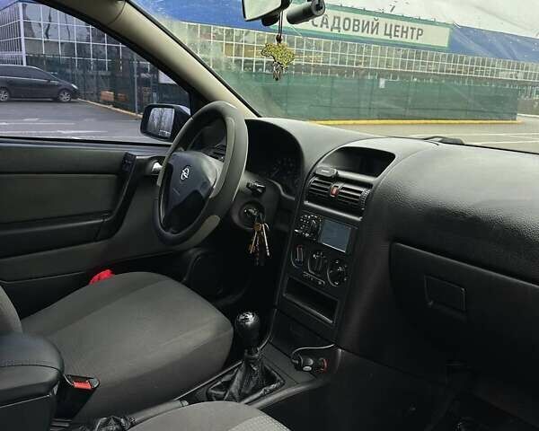 Серый Опель Астра, объемом двигателя 1.4 л и пробегом 185 тыс. км за 4500 $, фото 4 на Automoto.ua