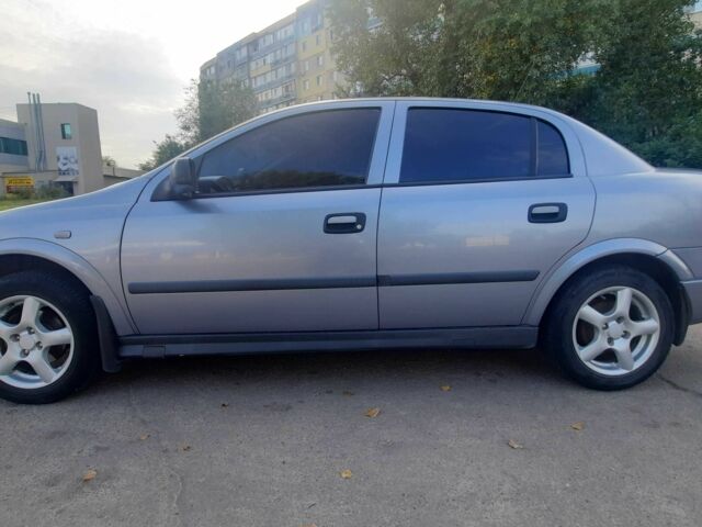 Серый Опель Астра, объемом двигателя 1.4 л и пробегом 282 тыс. км за 3700 $, фото 5 на Automoto.ua