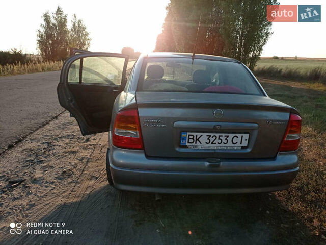 Серый Опель Астра, объемом двигателя 1.4 л и пробегом 190 тыс. км за 3700 $, фото 2 на Automoto.ua