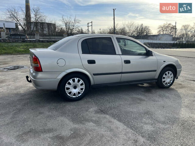 Серый Опель Астра, объемом двигателя 1.39 л и пробегом 230 тыс. км за 3700 $, фото 6 на Automoto.ua