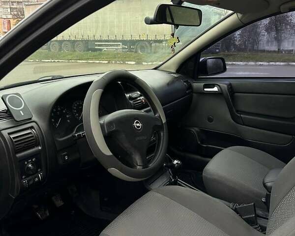 Серый Опель Астра, объемом двигателя 1.4 л и пробегом 185 тыс. км за 4500 $, фото 2 на Automoto.ua