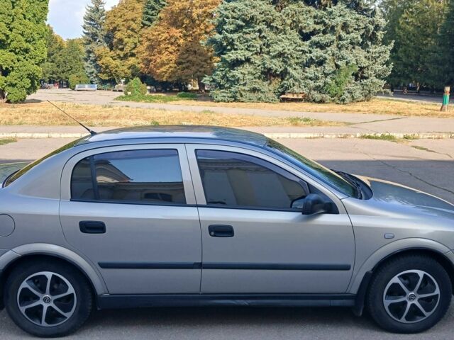 Серый Опель Астра, объемом двигателя 1.4 л и пробегом 260 тыс. км за 3590 $, фото 5 на Automoto.ua