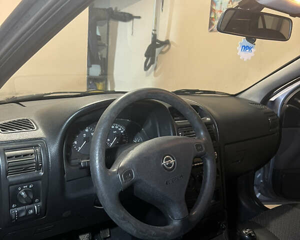 Серый Опель Астра, объемом двигателя 1.4 л и пробегом 351 тыс. км за 3600 $, фото 5 на Automoto.ua