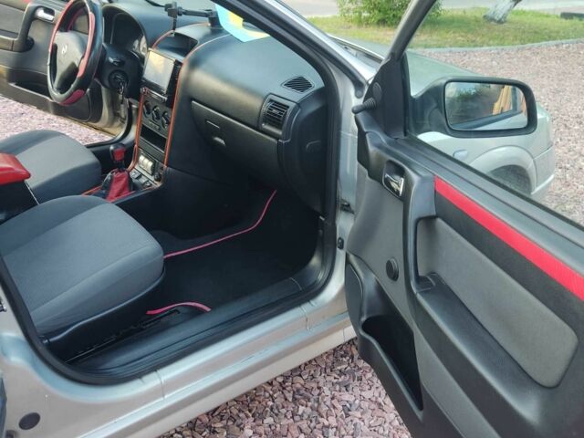 Серый Опель Астра, объемом двигателя 1.4 л и пробегом 338 тыс. км за 4100 $, фото 7 на Automoto.ua