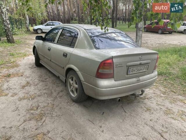 Серый Опель Астра, объемом двигателя 1.4 л и пробегом 250 тыс. км за 2900 $, фото 2 на Automoto.ua