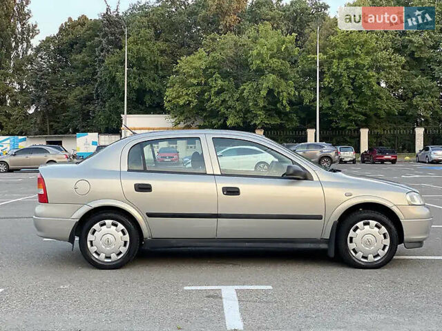 Серый Опель Астра, объемом двигателя 1.36 л и пробегом 175 тыс. км за 4500 $, фото 4 на Automoto.ua