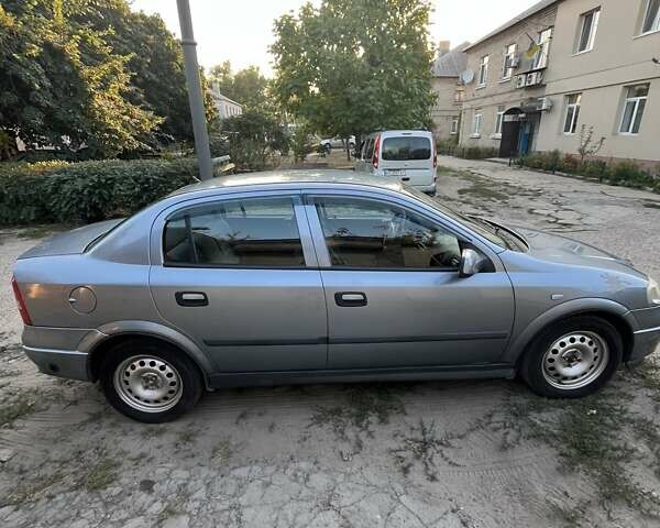 Серый Опель Астра, объемом двигателя 1.4 л и пробегом 228 тыс. км за 4000 $, фото 12 на Automoto.ua