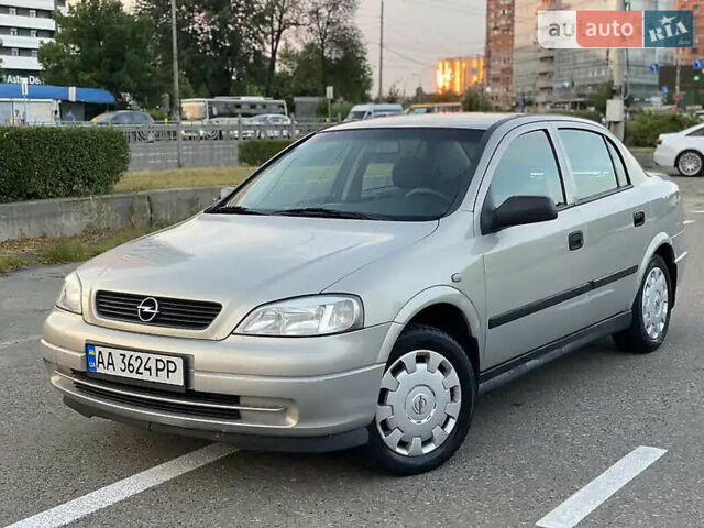 Серый Опель Астра, объемом двигателя 1.36 л и пробегом 175 тыс. км за 4500 $, фото 3 на Automoto.ua