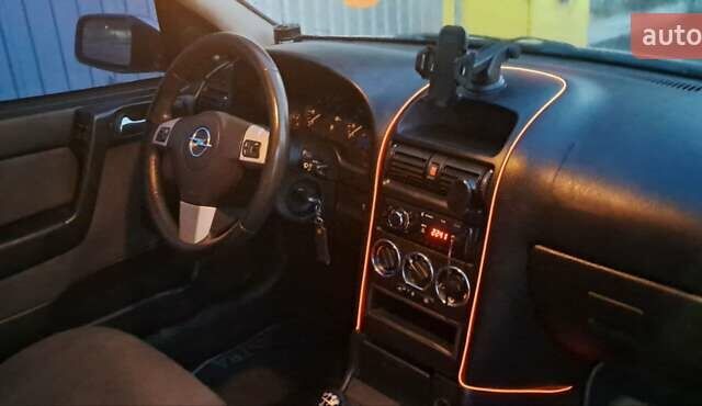 Серый Опель Астра, объемом двигателя 1.39 л и пробегом 202 тыс. км за 3000 $, фото 2 на Automoto.ua