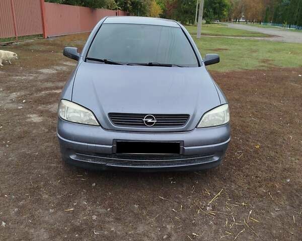 Серый Опель Астра, объемом двигателя 1.6 л и пробегом 180 тыс. км за 4200 $, фото 2 на Automoto.ua
