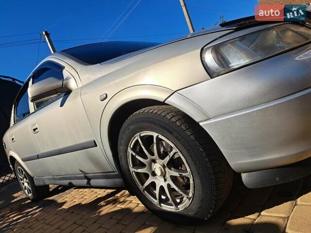 Серый Опель Астра, объемом двигателя 1.6 л и пробегом 300 тыс. км за 4600 $, фото 2 на Automoto.ua