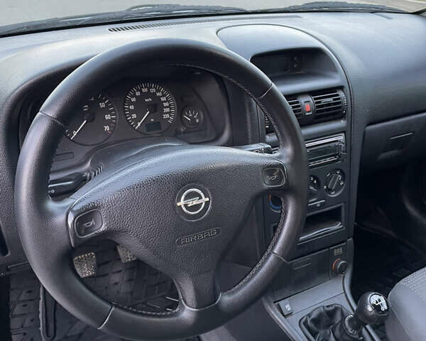 Серый Опель Астра, объемом двигателя 1.4 л и пробегом 293 тыс. км за 3600 $, фото 6 на Automoto.ua