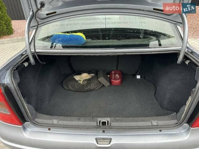Серый Опель Астра, объемом двигателя 1.6 л и пробегом 314 тыс. км за 2999 $, фото 4 на Automoto.ua