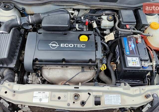 Серый Опель Астра, объемом двигателя 1.6 л и пробегом 198 тыс. км за 4600 $, фото 2 на Automoto.ua