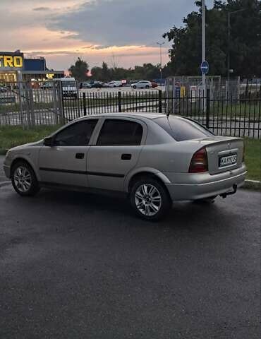 Серый Опель Астра, объемом двигателя 1.39 л и пробегом 202 тыс. км за 3000 $, фото 3 на Automoto.ua