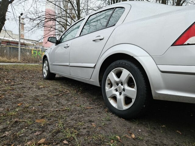 Сірий Опель Астра, об'ємом двигуна 1.3 л та пробігом 286 тис. км за 2350 $, фото 4 на Automoto.ua