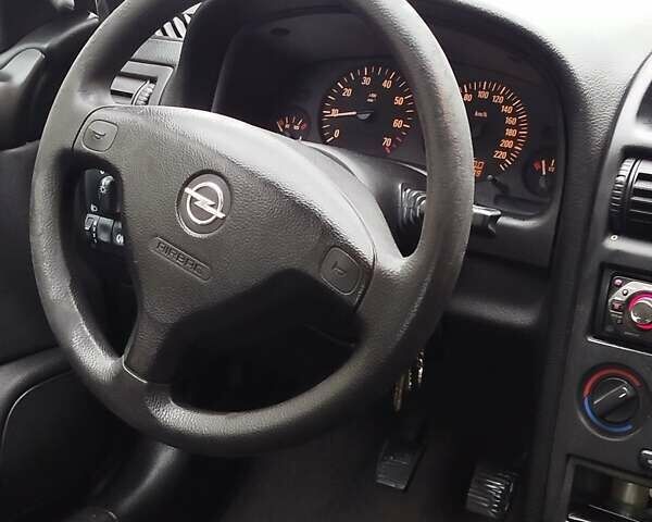 Сірий Опель Астра, об'ємом двигуна 1.4 л та пробігом 136 тис. км за 3000 $, фото 11 на Automoto.ua