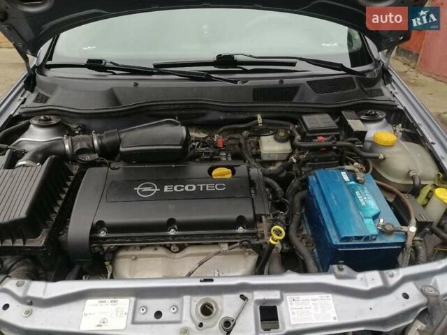 Серый Опель Астра, объемом двигателя 1.6 л и пробегом 202 тыс. км за 3300 $, фото 1 на Automoto.ua