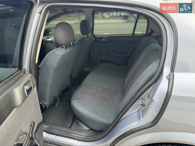 Серый Опель Астра, объемом двигателя 1.4 л и пробегом 188 тыс. км за 3800 $, фото 12 на Automoto.ua