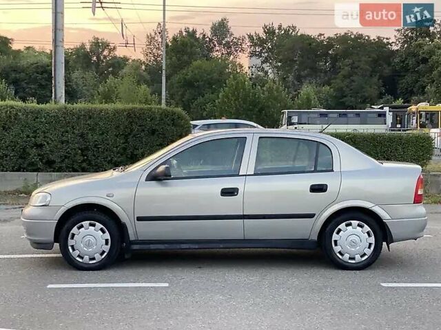 Серый Опель Астра, объемом двигателя 1.36 л и пробегом 175 тыс. км за 4500 $, фото 1 на Automoto.ua