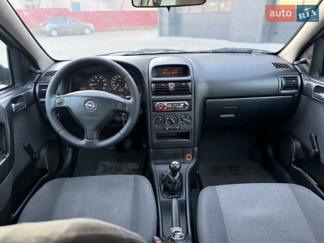 Серый Опель Астра, объемом двигателя 1.4 л и пробегом 139 тыс. км за 4000 $, фото 10 на Automoto.ua