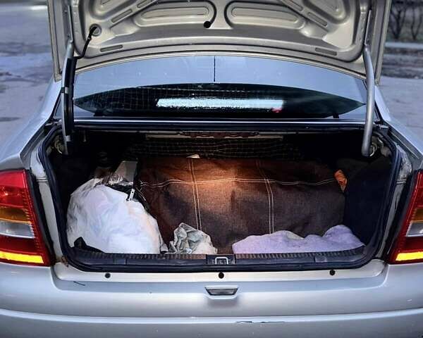 Серый Опель Астра, объемом двигателя 1.4 л и пробегом 140 тыс. км за 4500 $, фото 5 на Automoto.ua