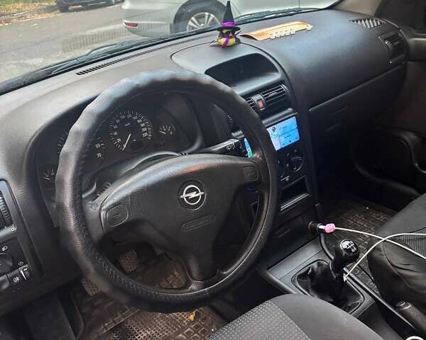 Серый Опель Астра, объемом двигателя 1.6 л и пробегом 173 тыс. км за 4000 $, фото 5 на Automoto.ua