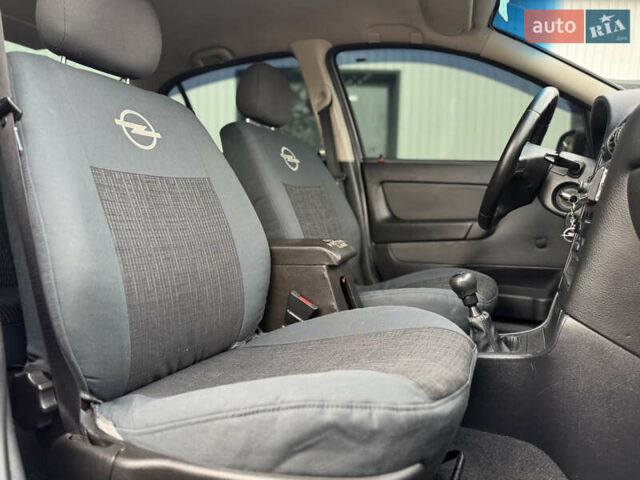 Серый Опель Астра, объемом двигателя 1.4 л и пробегом 188 тыс. км за 3800 $, фото 11 на Automoto.ua