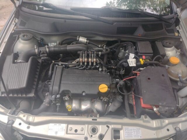 Серый Опель Астра, объемом двигателя 1.4 л и пробегом 216 тыс. км за 4000 $, фото 6 на Automoto.ua