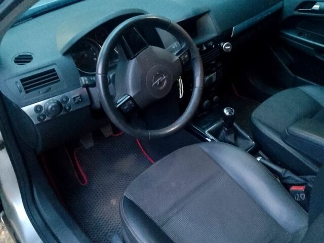 Серый Опель Астра, объемом двигателя 1.6 л и пробегом 200 тыс. км за 4900 $, фото 3 на Automoto.ua