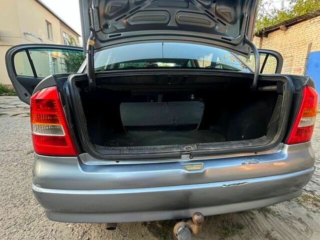 Серый Опель Астра, объемом двигателя 1.4 л и пробегом 228 тыс. км за 4000 $, фото 5 на Automoto.ua