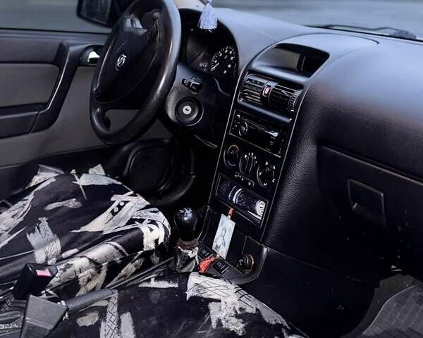 Серый Опель Астра, объемом двигателя 1.4 л и пробегом 140 тыс. км за 4500 $, фото 10 на Automoto.ua