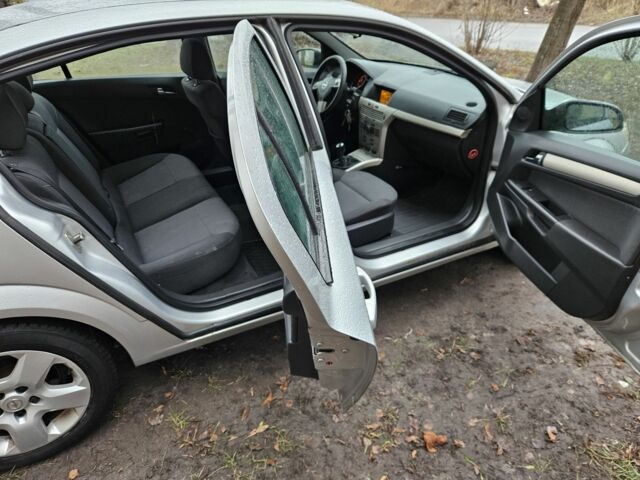 Сірий Опель Астра, об'ємом двигуна 1.3 л та пробігом 286 тис. км за 2350 $, фото 6 на Automoto.ua