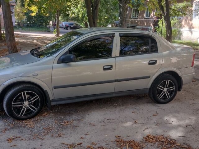 Серый Опель Астра, объемом двигателя 1.4 л и пробегом 216 тыс. км за 4000 $, фото 2 на Automoto.ua