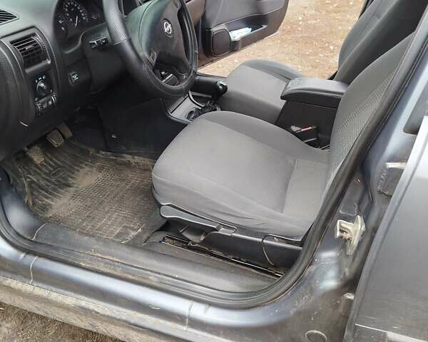 Серый Опель Астра, объемом двигателя 1.6 л и пробегом 180 тыс. км за 4200 $, фото 8 на Automoto.ua