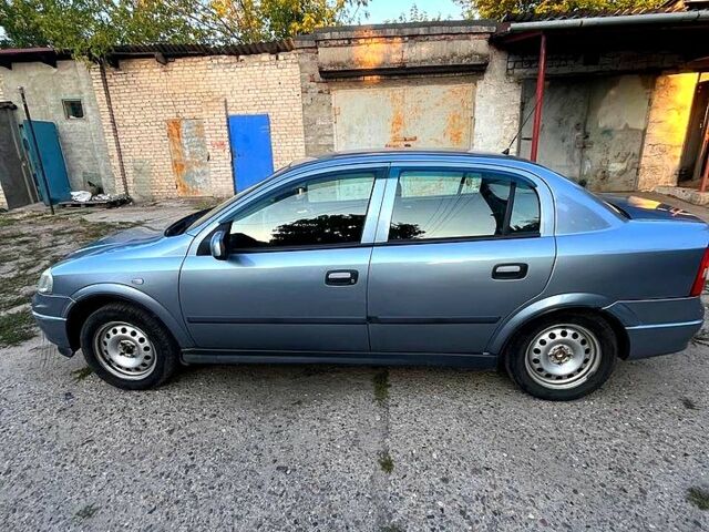 Серый Опель Астра, объемом двигателя 1.4 л и пробегом 228 тыс. км за 4000 $, фото 1 на Automoto.ua