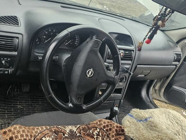 Серый Опель Астра, объемом двигателя 1.6 л и пробегом 60 тыс. км за 3300 $, фото 7 на Automoto.ua