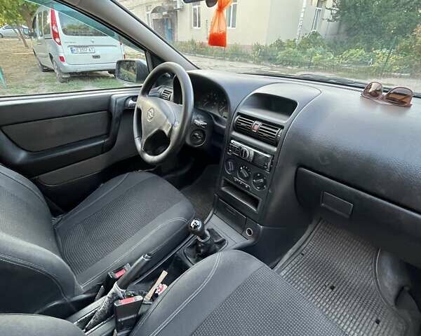 Серый Опель Астра, объемом двигателя 1.4 л и пробегом 228 тыс. км за 4000 $, фото 9 на Automoto.ua